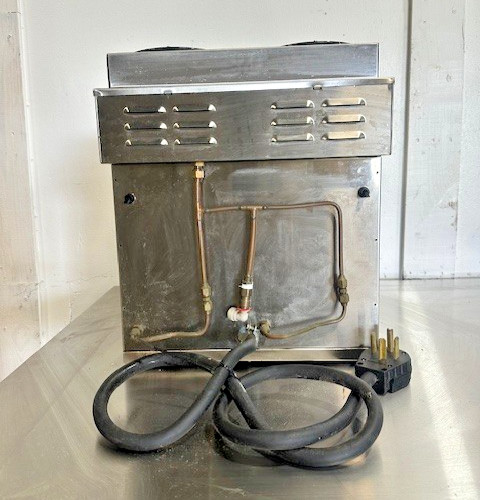 «BUNN CWTF4/2,TWIN»POUR OVER OR DIRECT LINE COFFEE BREWER W/6 WARMERS, 1PH