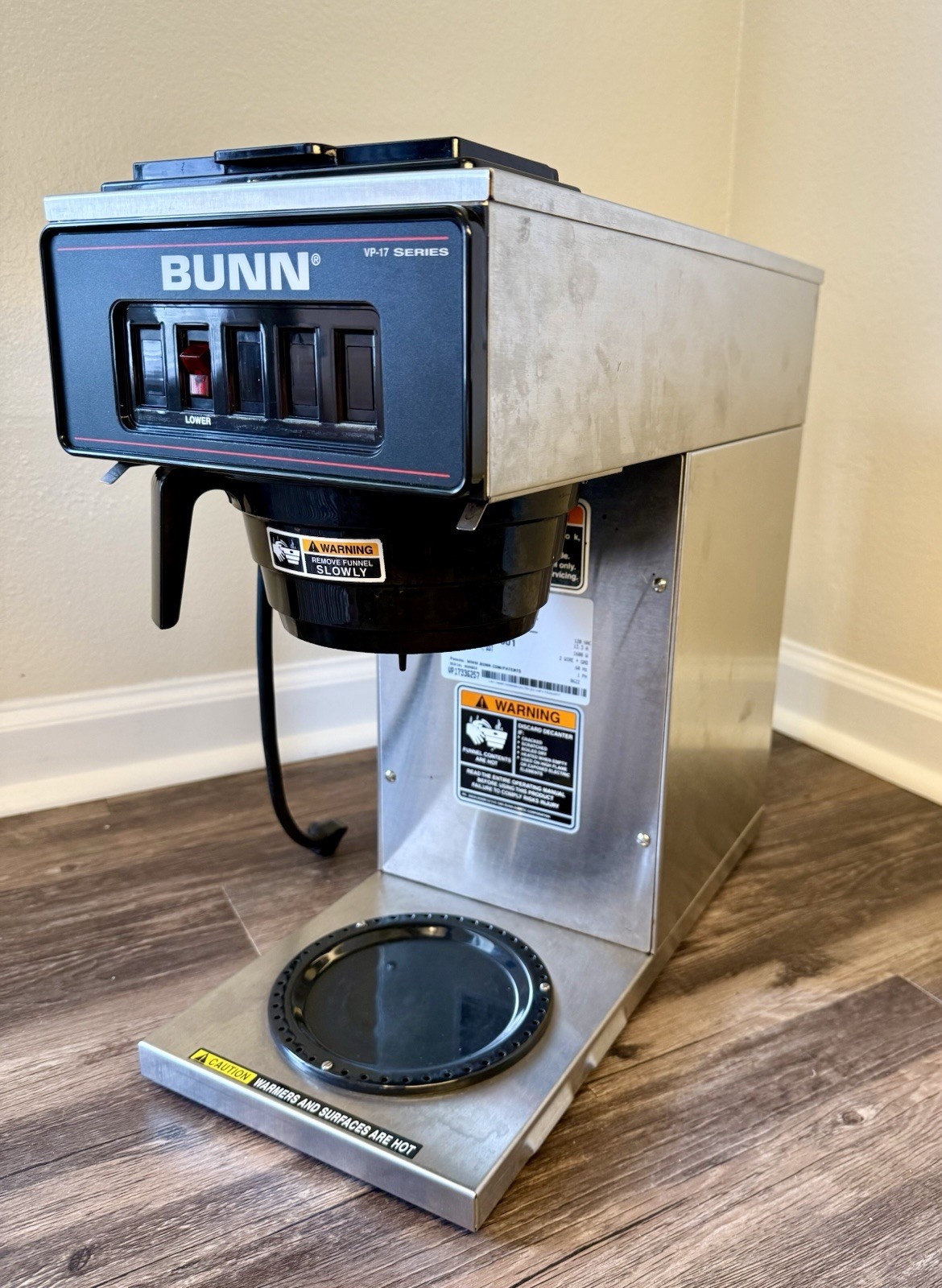 BUNN VP17-1 SST Decanter Pourover Coffee Brewer 1 Warmer Electric NSF/UL