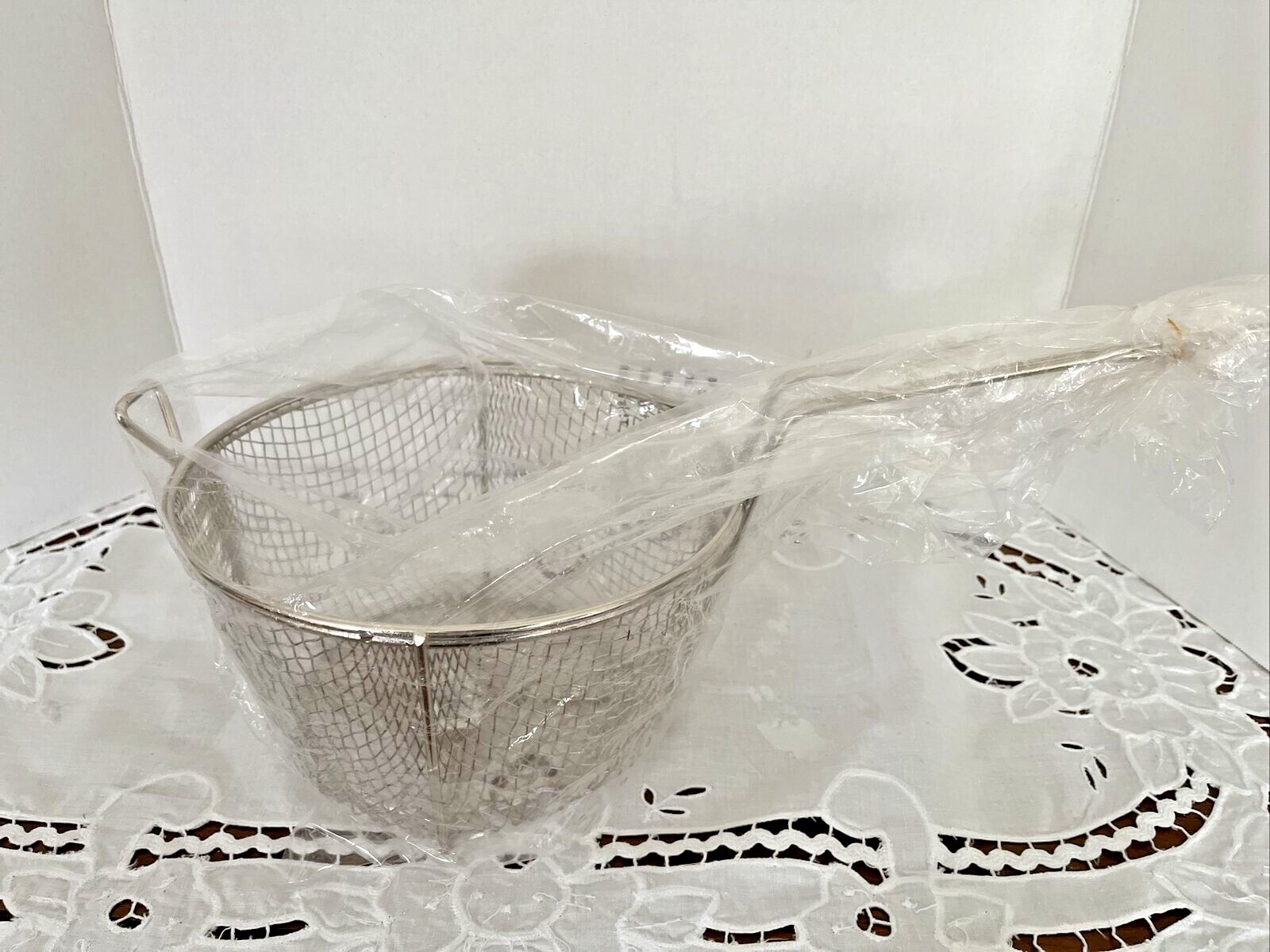 Update – FB-8 – 8 1/2 in Round Fryer Basket -NEW