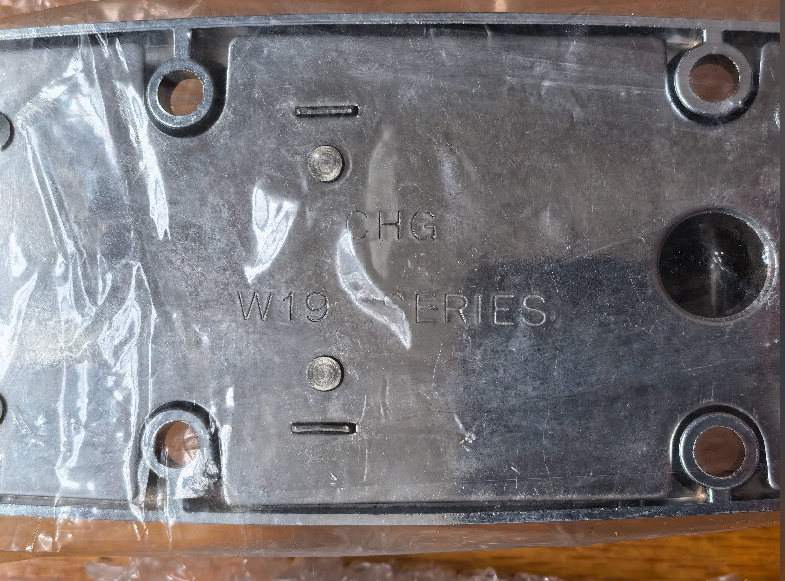 CHG W19-1000 Walk-in Door Latch Assembly Brand New Polished Chrome.