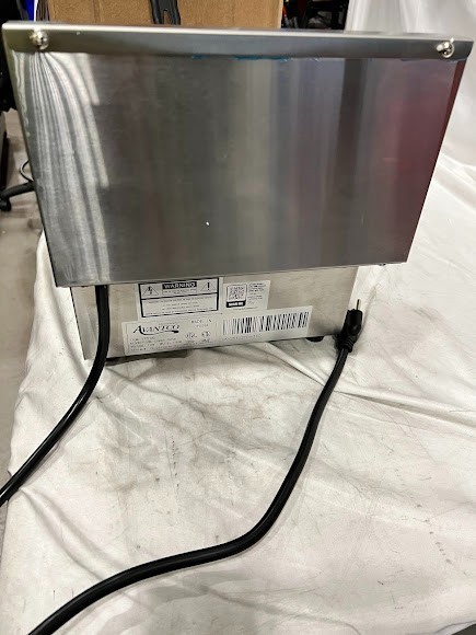 Avantco F100 10 lb. Electric Countertop Fryer – 120V, 1750W