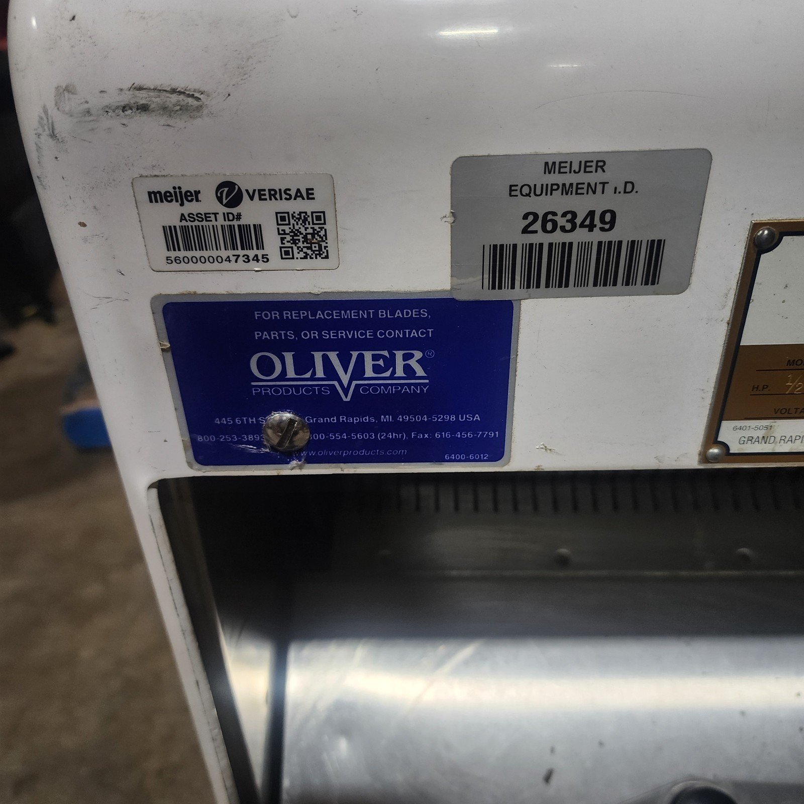 Oliver 797-32 1/2″ Bread Slicer with Pro Guard System