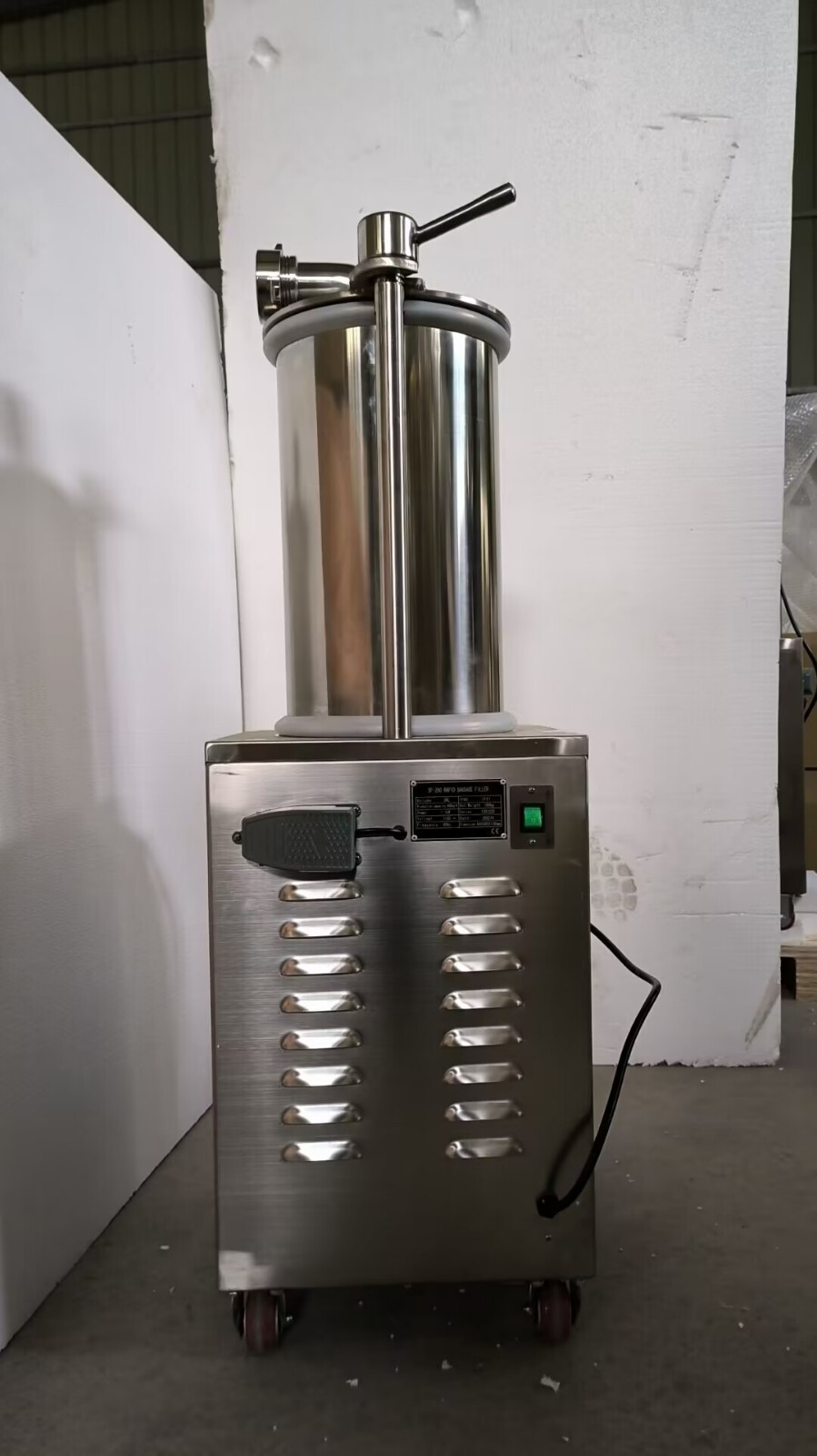 110V 26L Commercial Hydraulic Sausage Stuffer Maker Meat Filler Machine Vertical