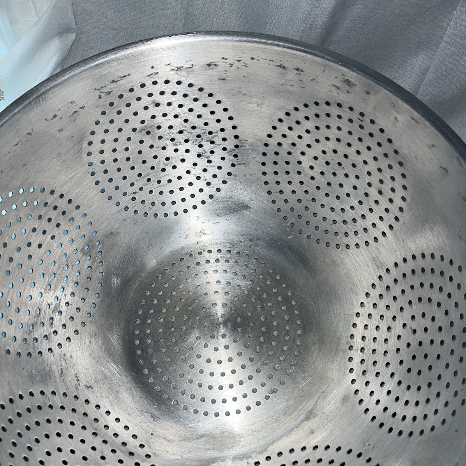 Unbranded Commercial Kitchen Colander, 12 Qt., 5-1/2 In. H, Aluminum