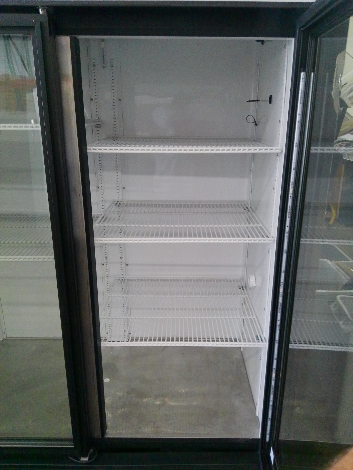 True GDM-72-LD Commercial 3 Door Refrigerator (NO CASTERS) 72cf TESTED