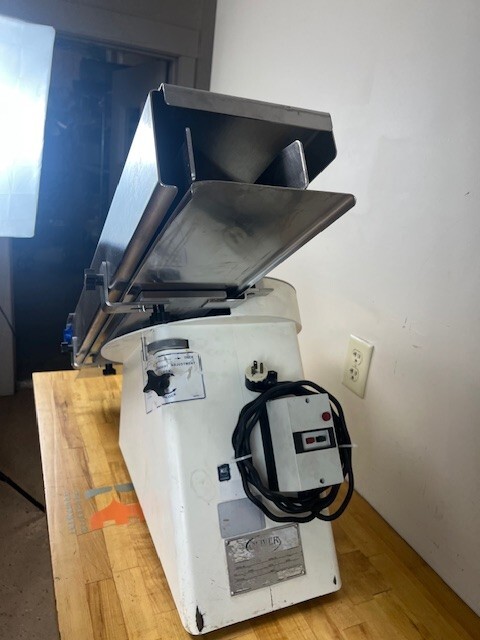 Oliver 704N Bun and Bagel Slicer