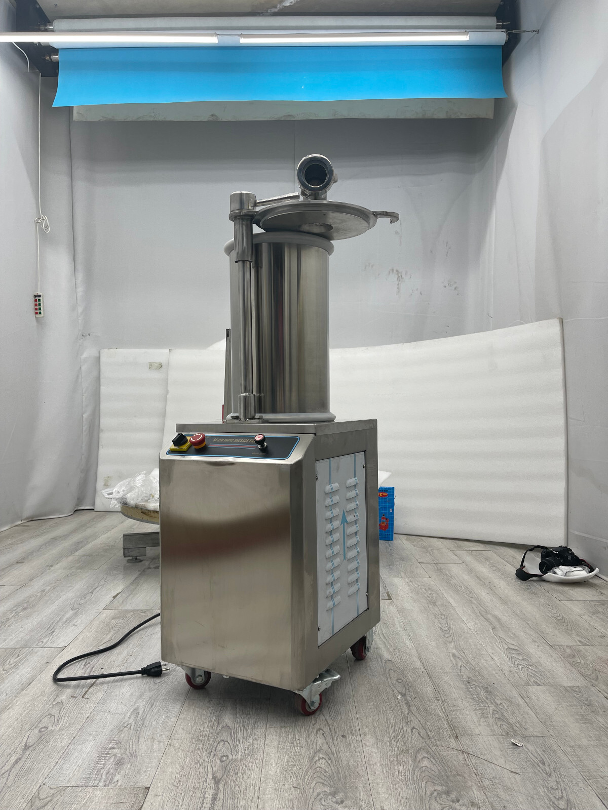 Hydraulic 26L Automatic Sausage Stuffer Maker 110V Sausage Filling Machine