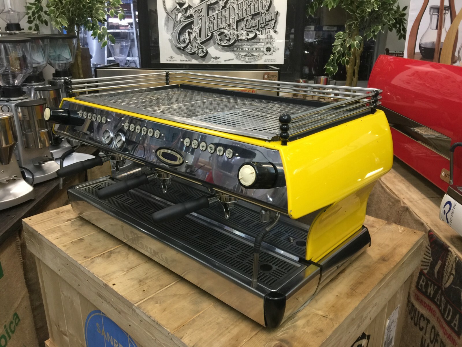 LA MARZOCCO FB80 3 GROUP YELLOW BLACK ESPRESSO COFFEE MACHINE COMMERCIAL CAFE