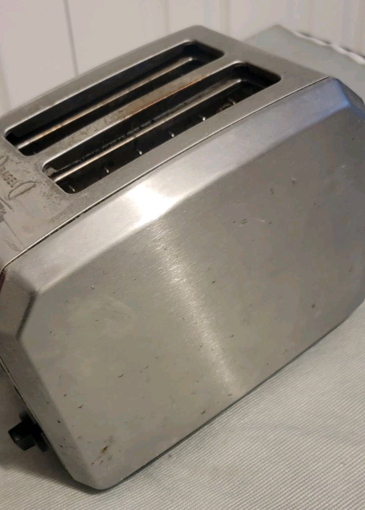 WARING Pro 2-Slice Toaster– Brushed Stainless Steel Silver Cooks Bagels
