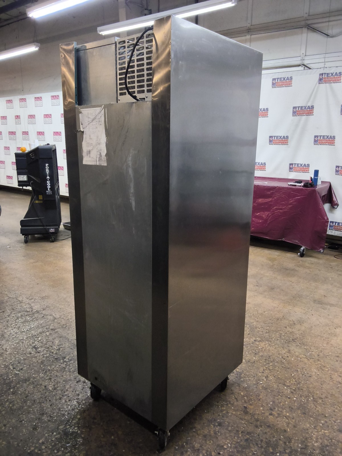 Traulsen RHT132WUT-FHS Commercial 1 solid Door Refrigerator on Casters year 2023