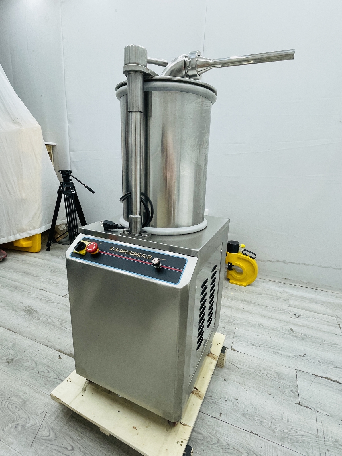 110V 26L Commercial Hydraulic Sausage Stuffer SF-260 Automatic Meat Filler 304SS
