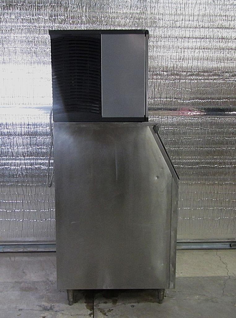 Manitowoc Indigo ID-6060A Full Cube Air Cooled Ice Maker Machine & Bin 650lb/day
