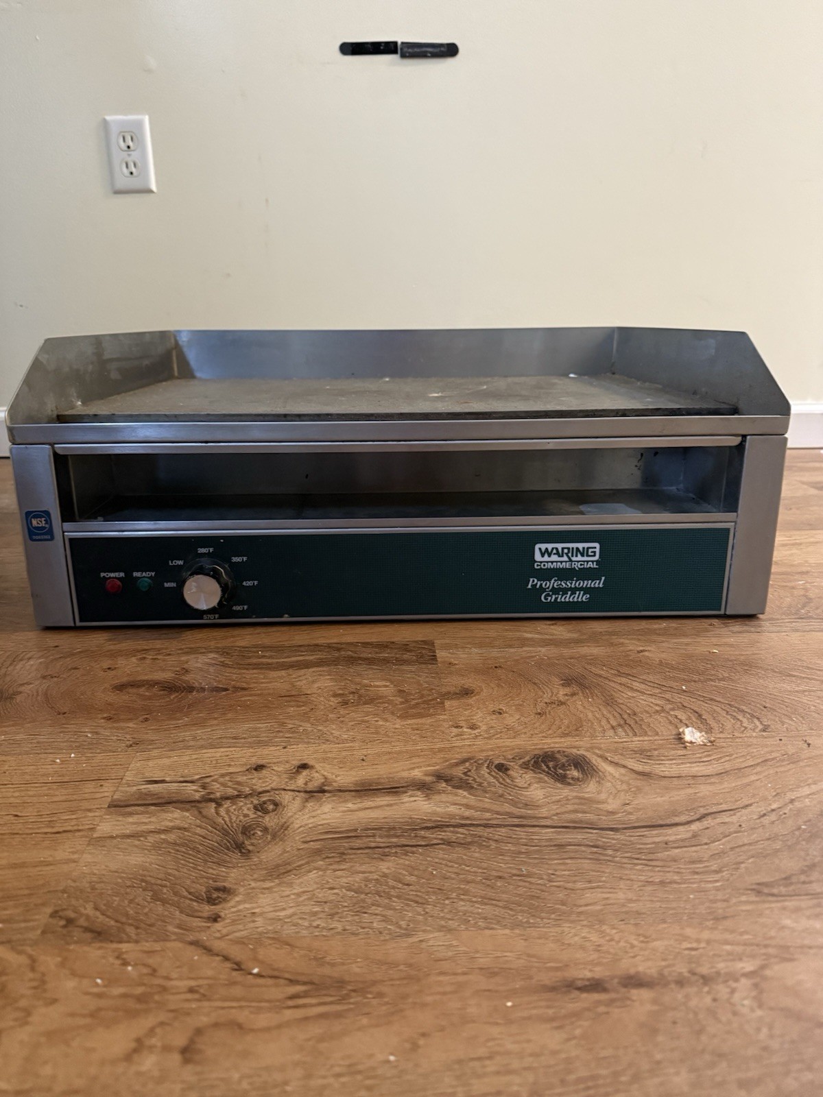 Waring WGR240X 24 in x 16 in Countertop Electric Griddle 240V Read