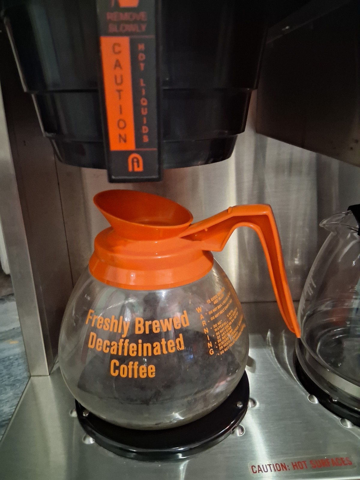 Newco Coffee Brewer Machine Maker # RC-2 DUEL 1600 AMP W/ 3 COFFEE POTS
