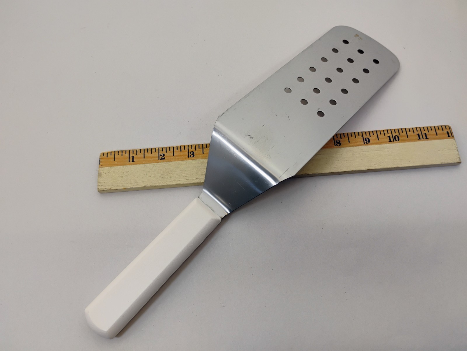 Dexter USA White Handle Turners Spatula 8″X3″ Perforated Stainless Factory2nd