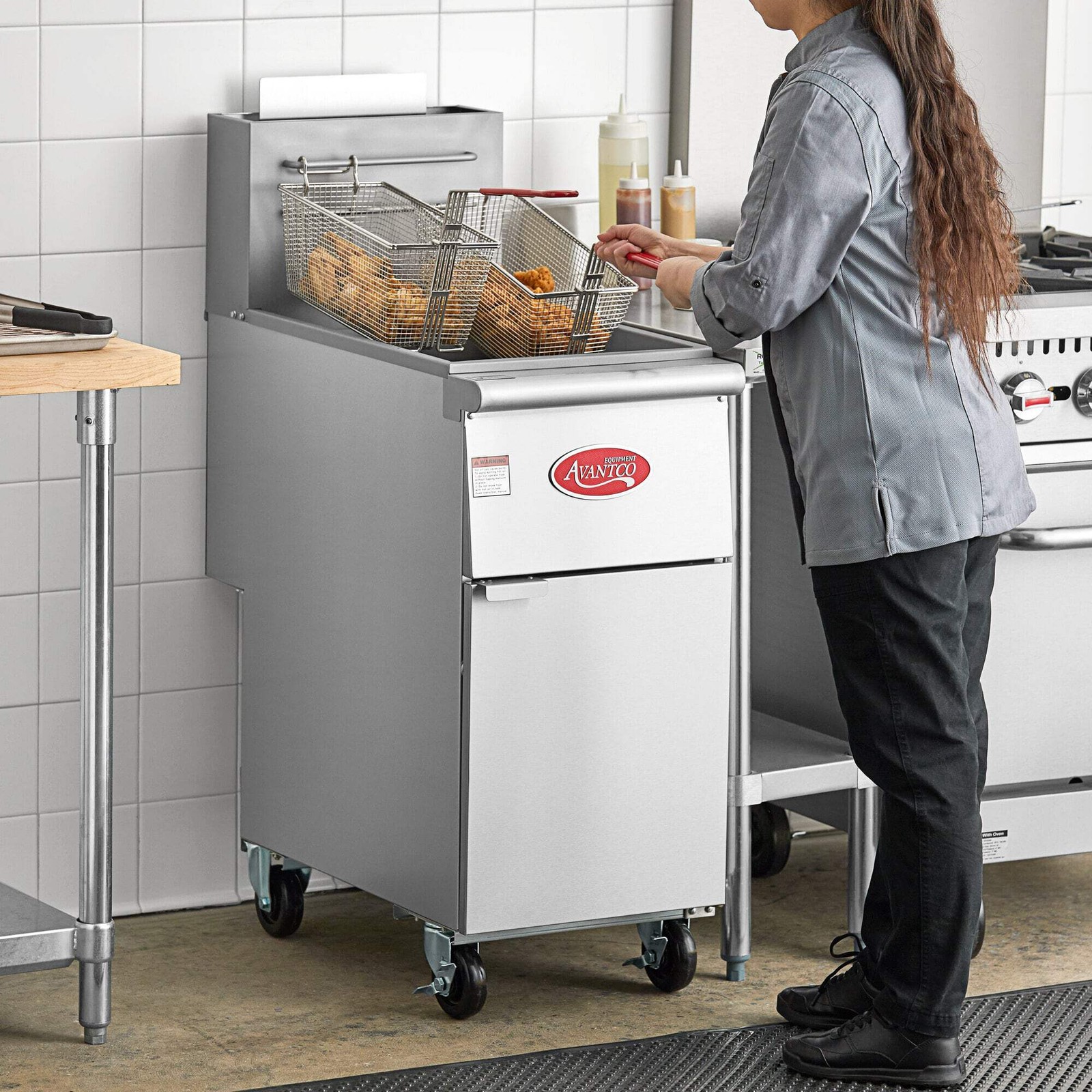 Natural Gas 40 lb. Stainless Steel Floor Fryer with Casters – 90,000 BTU