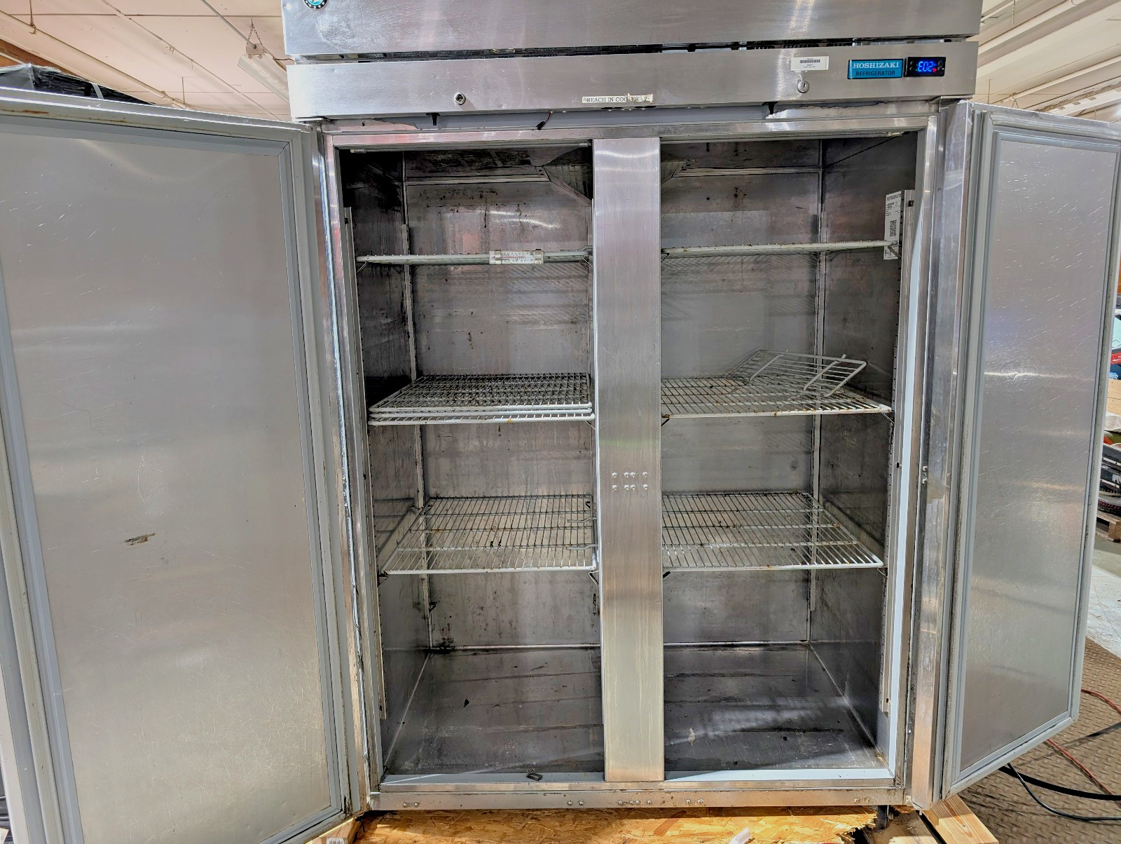 Hoshizaki R2A-FS Steelheart 55″ Two Section Full Doors Reach-In Refrigerator