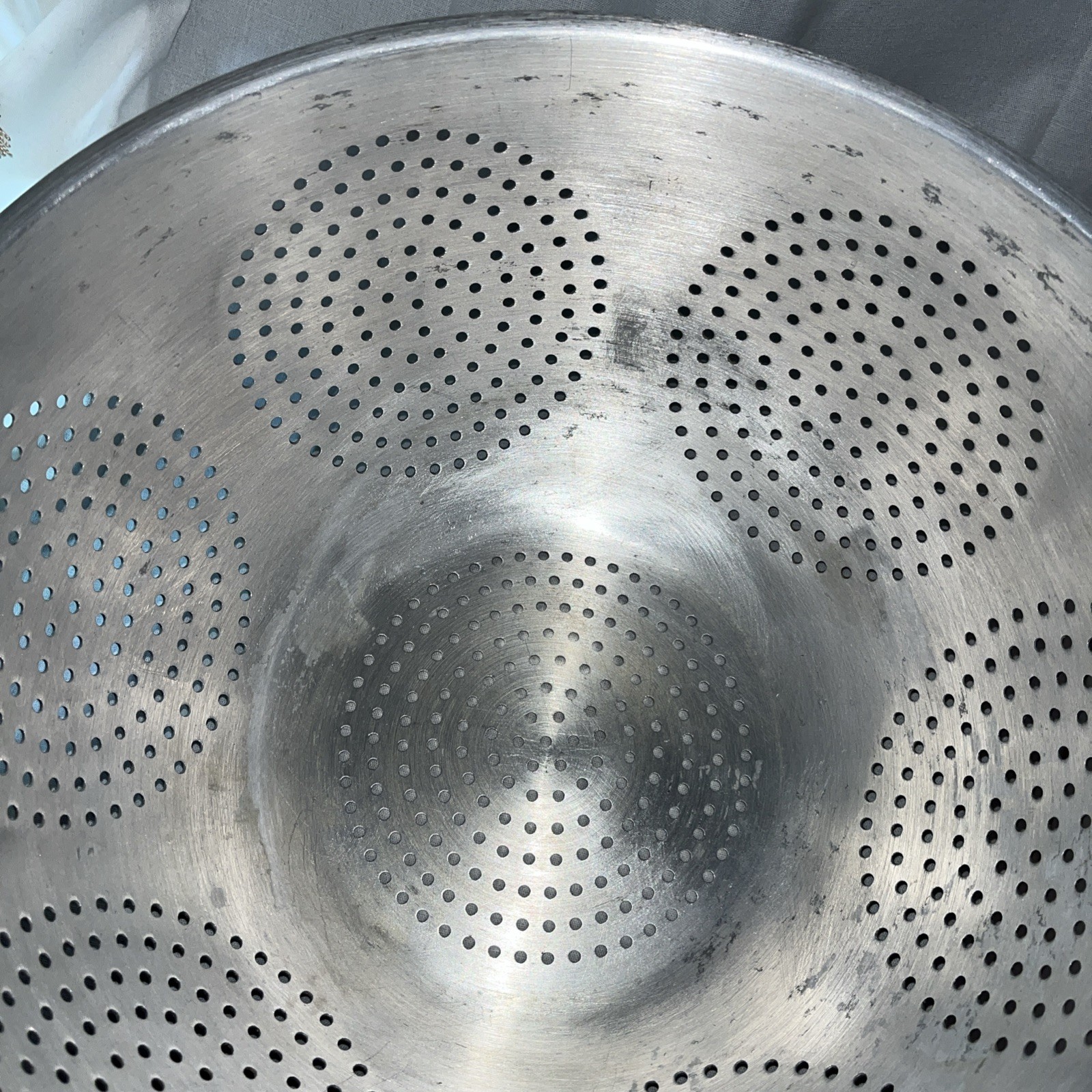 Unbranded Commercial Kitchen Colander, 12 Qt., 5-1/2 In. H, Aluminum