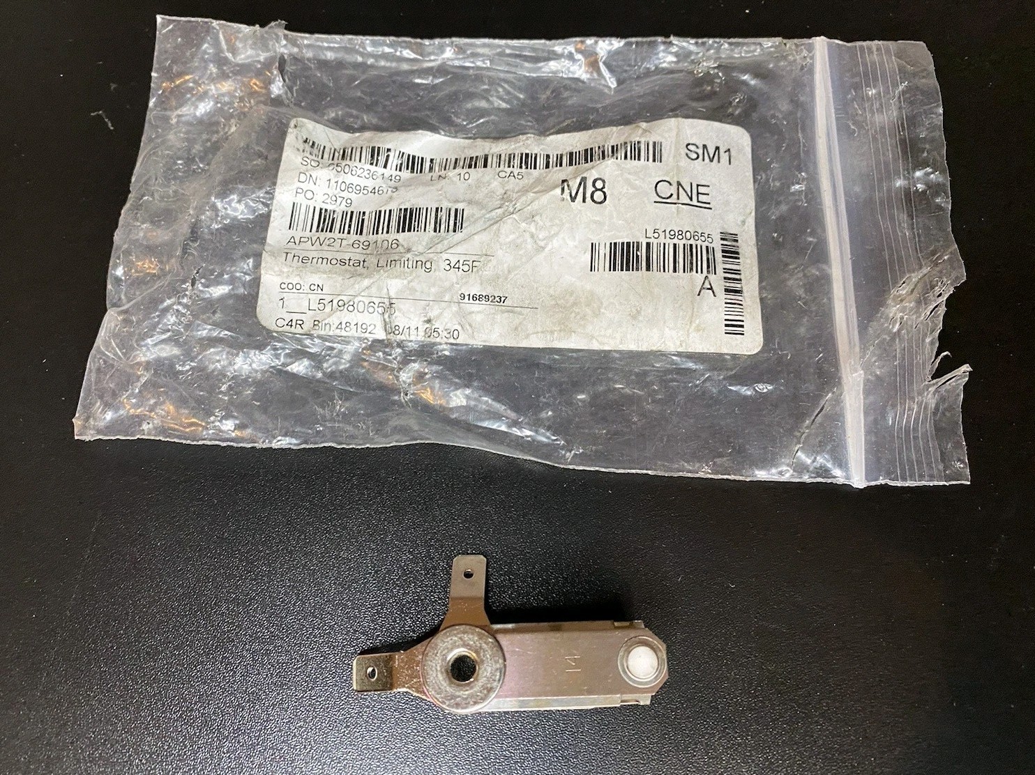 APW Wyott APW2T-69106 Limiting Thermostat 345 Deg OEM For Toaster And Food Well
