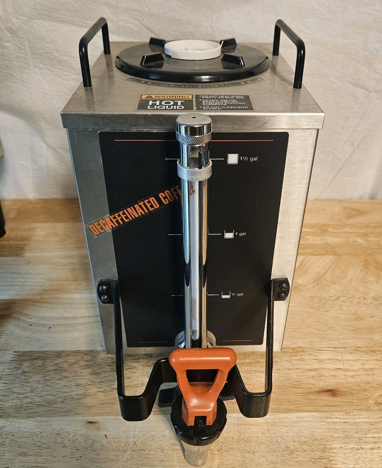 Bunn 1.5 Gal Satellite Coffee Servers w/RW1 Warmer Base 1.5 Gal Decaf & Regular