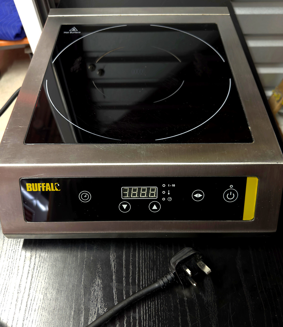 Buffalo CP799 3000W Commercial Induction Hob Single Zone Stainless Steel 220-240