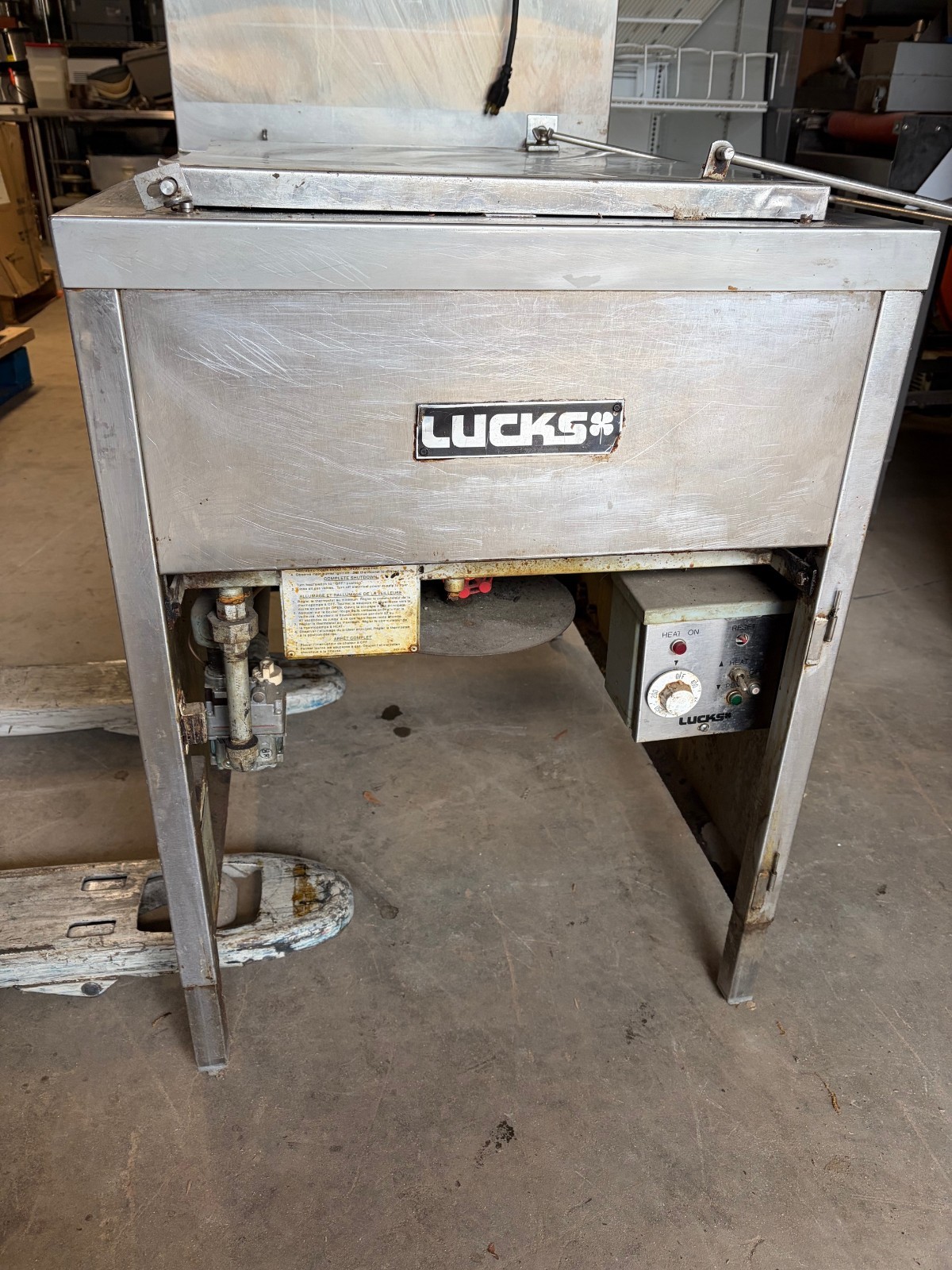 Lucks G1826 Commercial Natural Gas Donut Fryer Machine with Lid