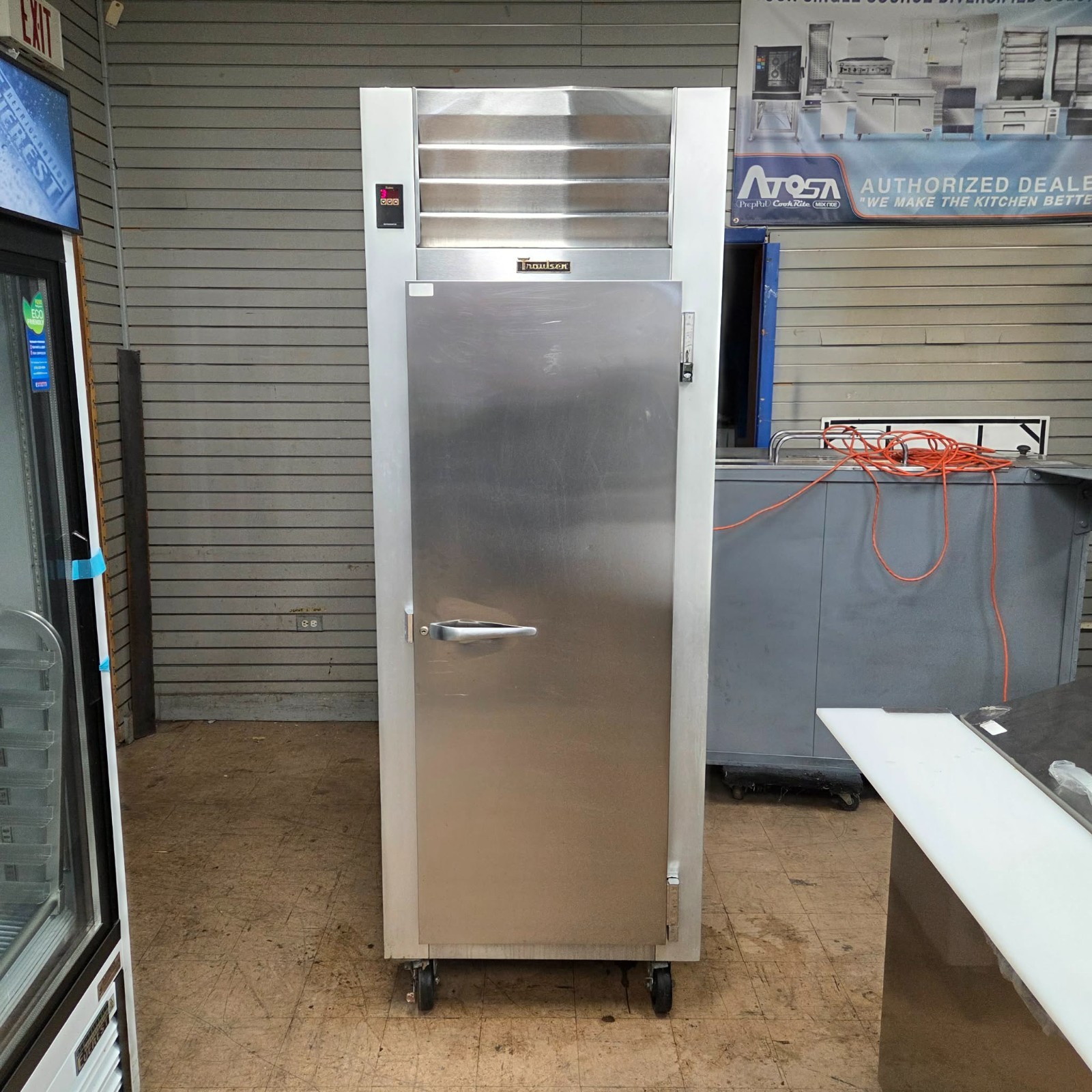 Traulsen G100010 29 7/8″ Single Door Reach-In Refrigerator