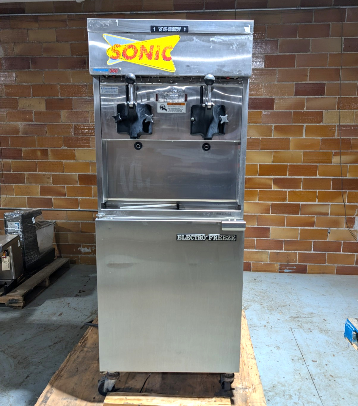 Electro Freeze 30CMT-232 Soft Serve Ice Cream, Pressurized, Air Cooled, 3 ph