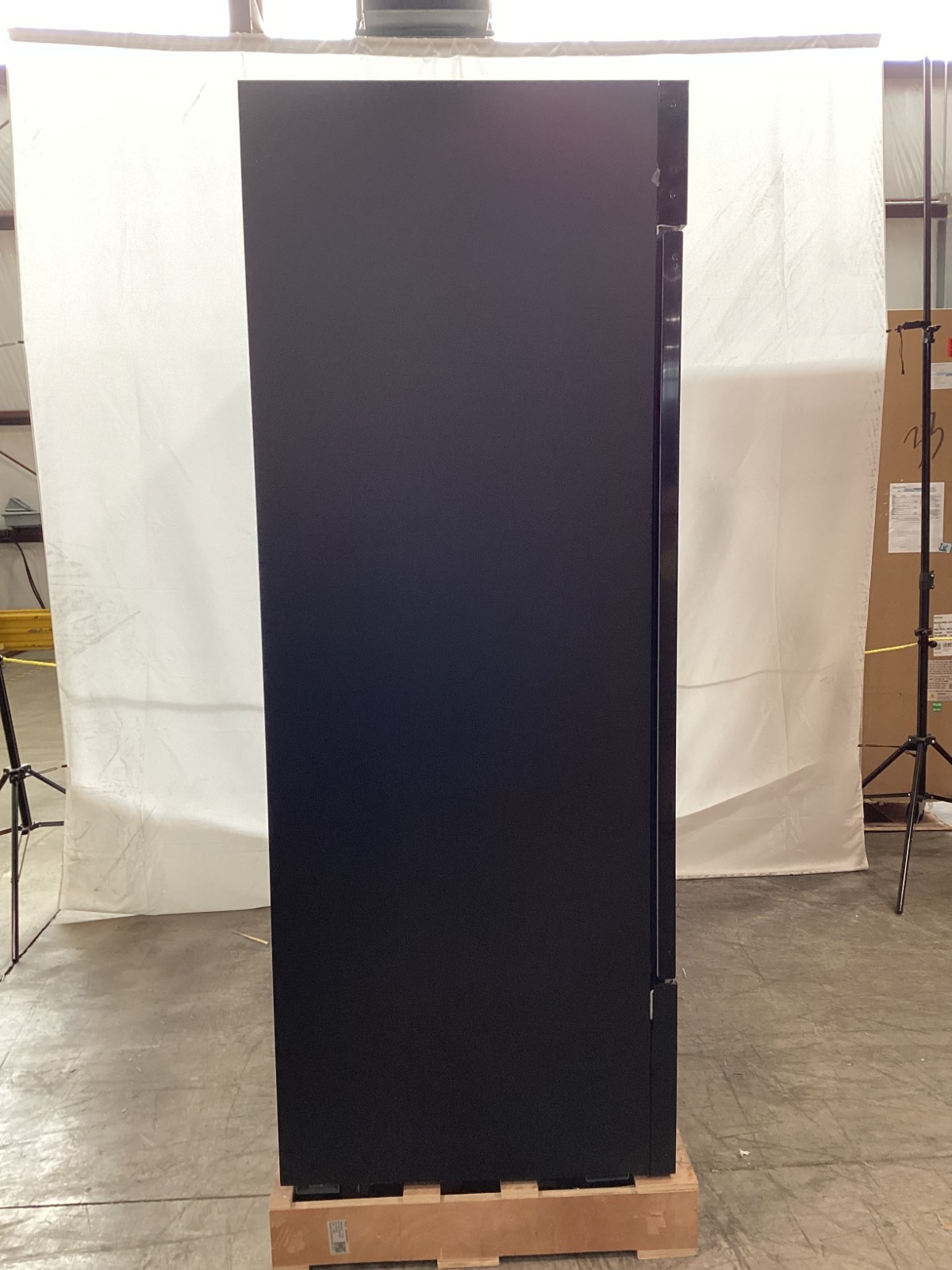 |4924| MoTak MGD-3DR-80-X 78 3/8″ Three Section Glass Door Merchandiser – (2) Le
