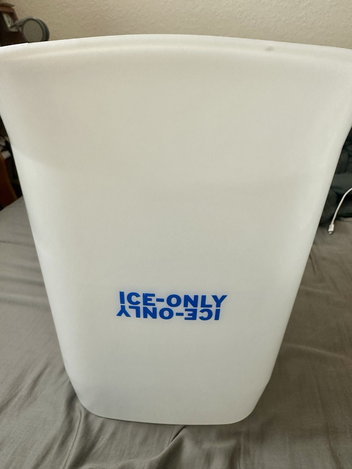 Ecolab Ice-Handler Clear Ice Bucket, Dishwasher Safe, Storage Bracket, NSF. NEW