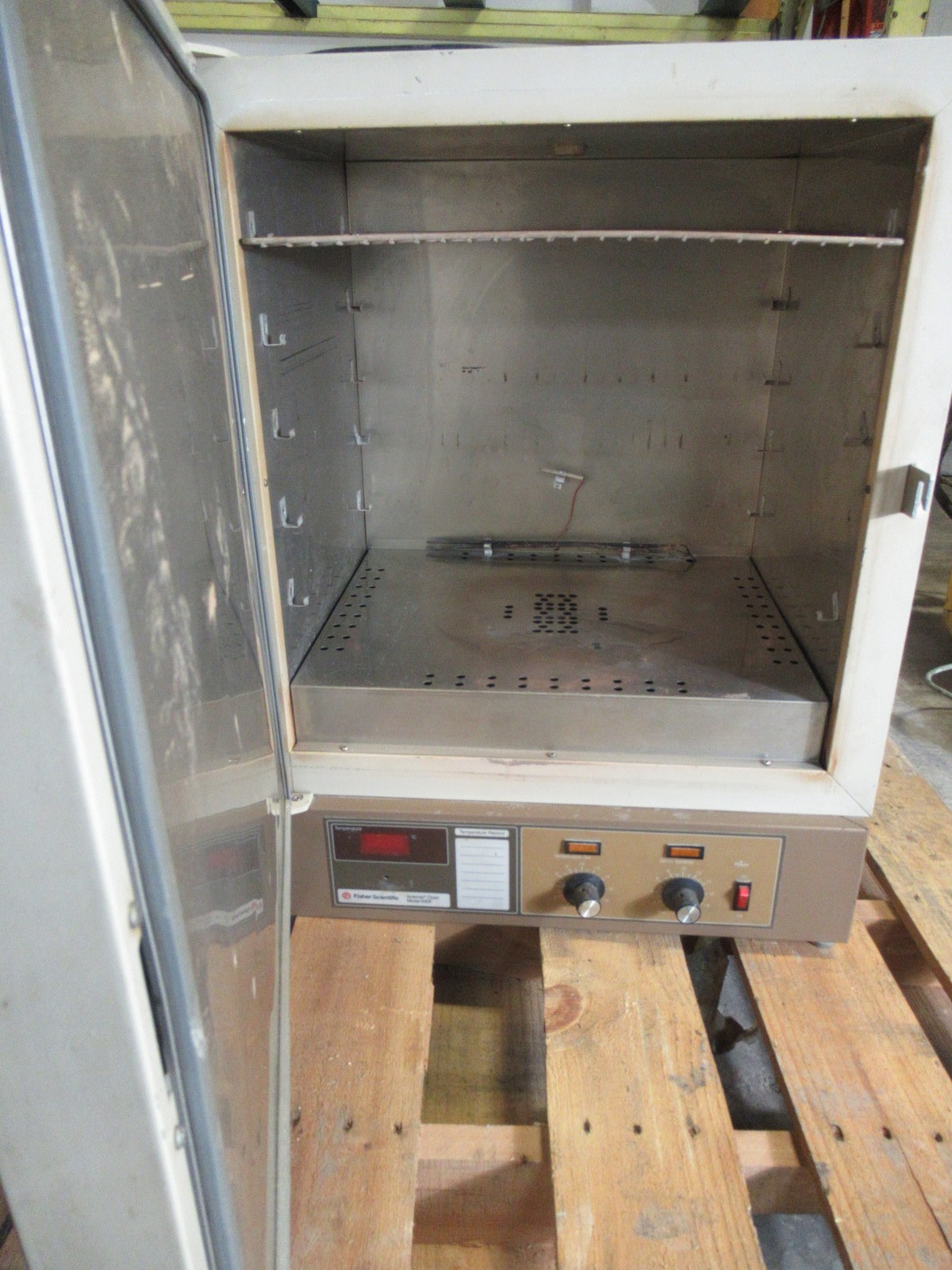 Fisher Scientific 13-245-630F Isotemp Oven 115V 7.4A 60Hz 3.1 cu ft USED