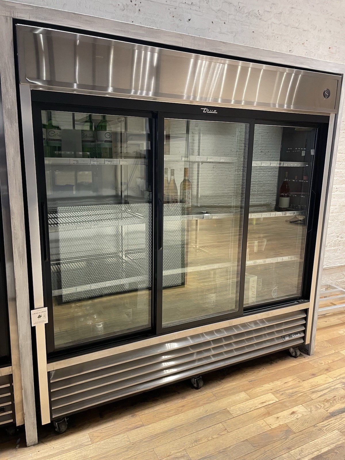 True TSD-69G-LD 78″ 3-Section Reach-In Refrigerator w/ 3 Sliding Glass Doors