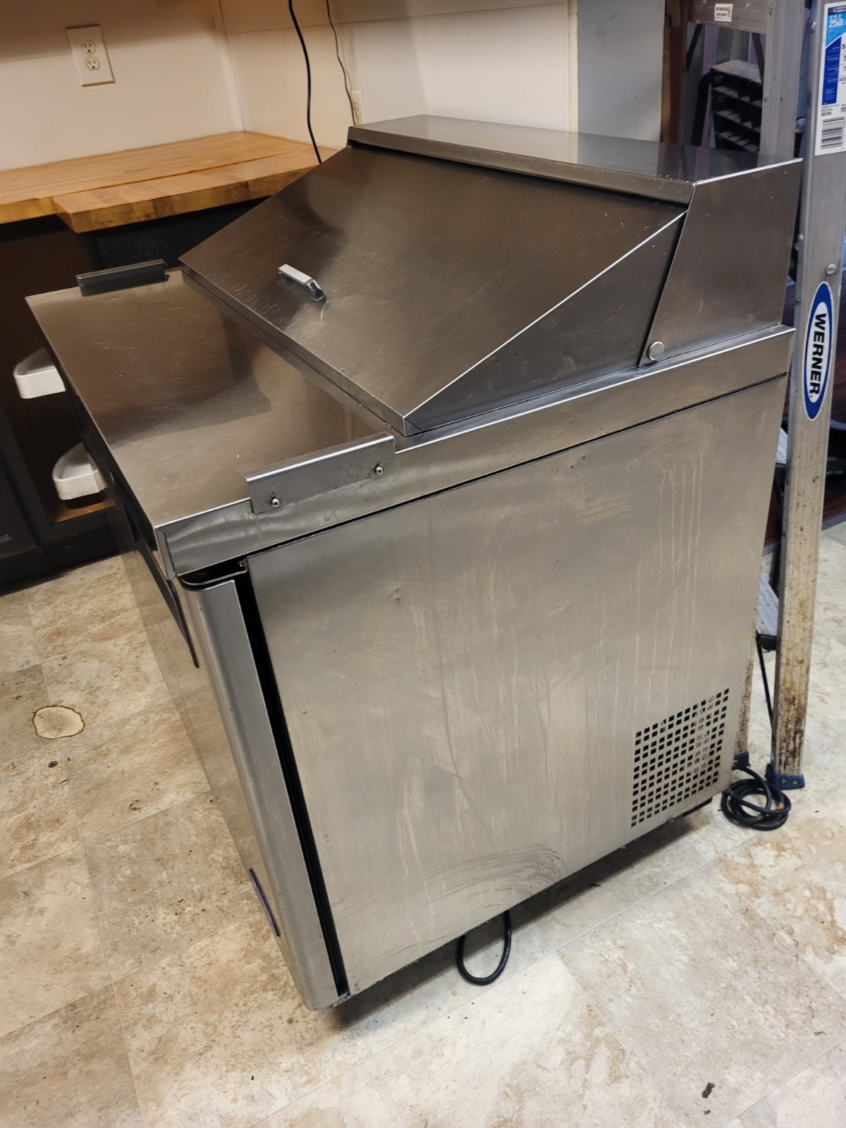 Atosa MSF3610GR 36″ Two Section Salad Sandwich Prep Table Refrigerator, 10 Pans