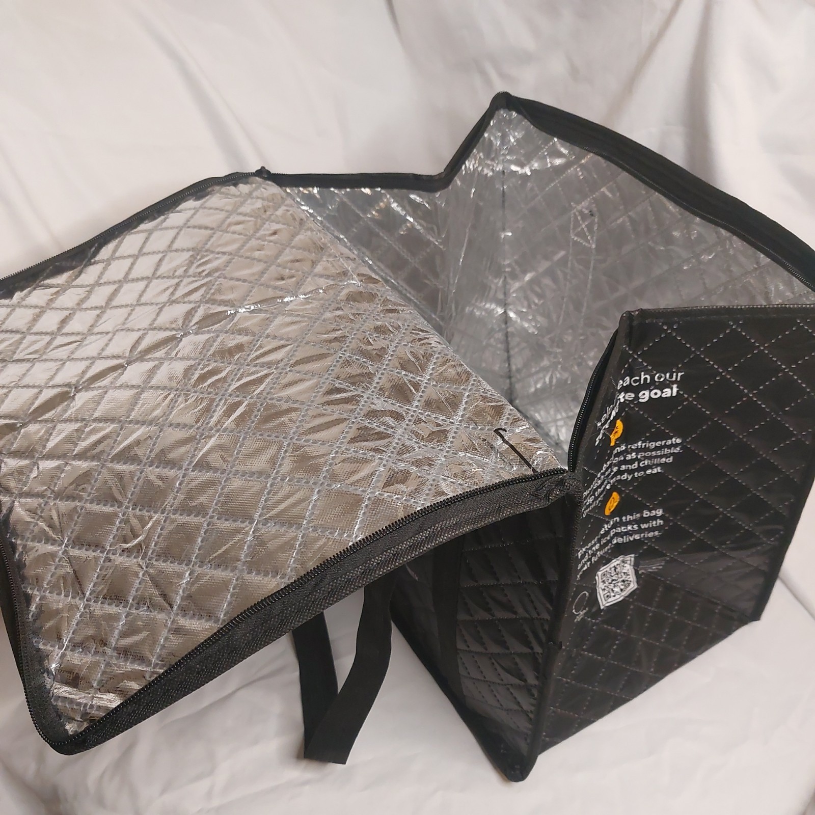 CookUnity Reusable Black Insulated Bag 9.5L x 14.25W x 13H: Quilt-like Pattern