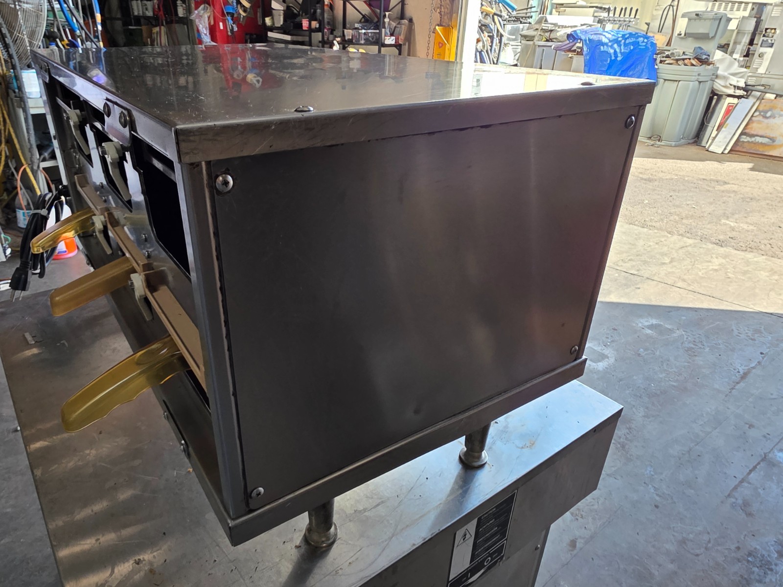 Duke RFHU-23 120/60/1 26 Inch Heated Holding Cabinet 2 Tier 3 Sections 7 trays