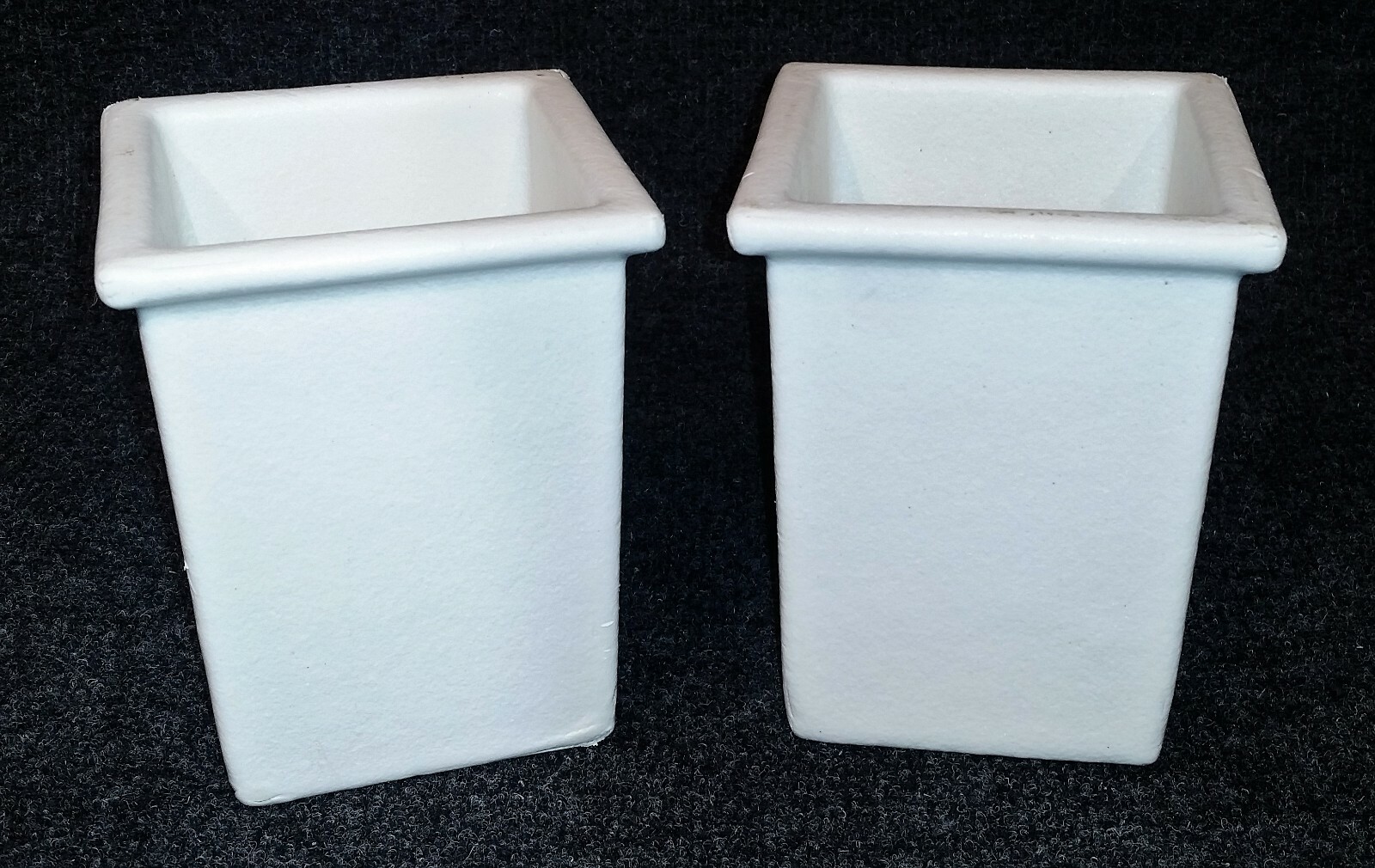 LOT OF 2 BUGAMBILIA ISO22 1.2 QT WHITE RESIN COATED ALUMINUM SQUARE SALAD BOWLS