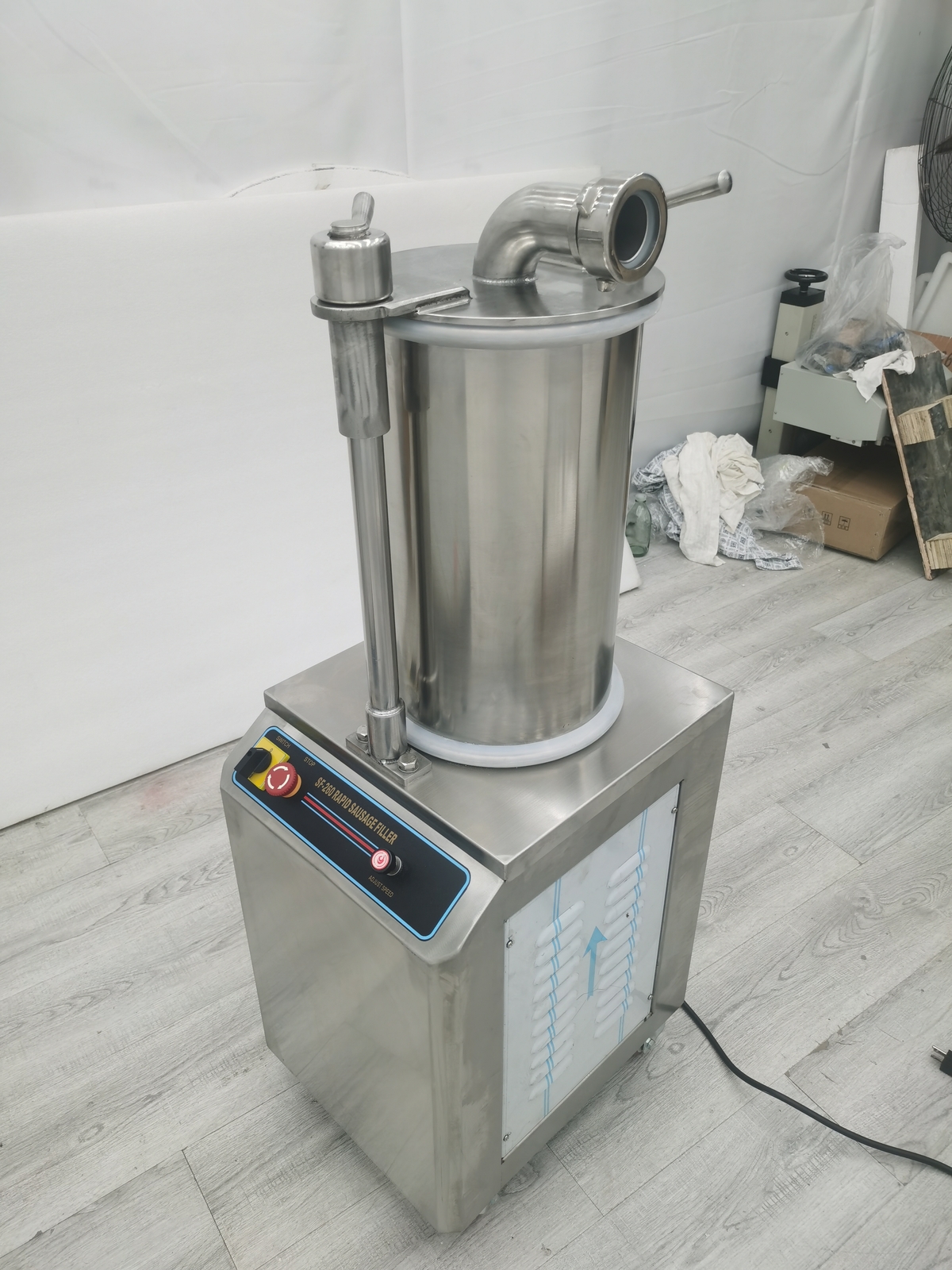 110V SF-26L Capacity Commercial Hydraulic Sausage Stuffer Vertical Sausage Maker