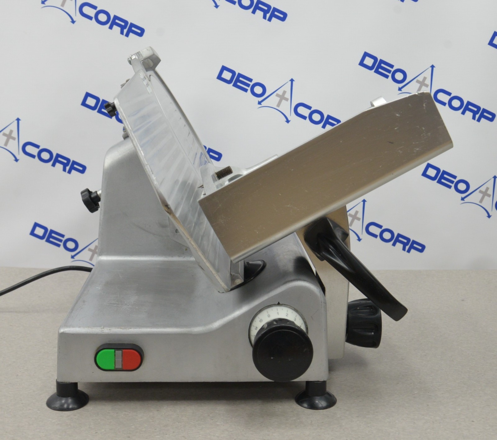 Avantco SL312 12″ Semi-Automatic Gravity Feed Meat Slicer 1/3 hp
