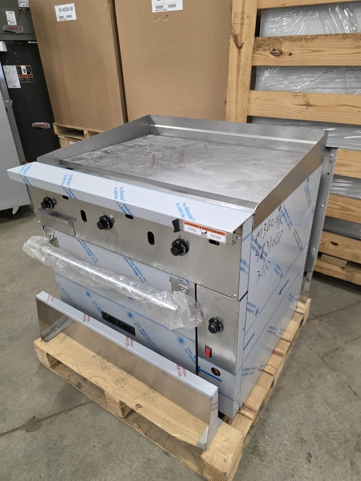 NEW Vulcan 36C-36GTN Natural Gas 36″ Thermostatic Griddle, Convection Oven