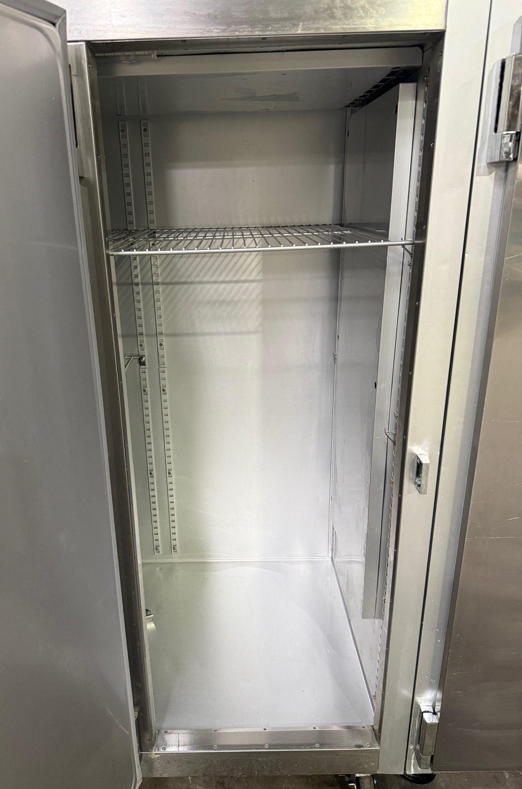 2024 TRAULSEN G31313 76 3/8″ 3 SOLID DOOR REACH IN FREEZER