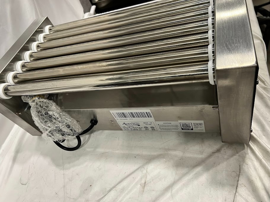 Avantco RG1818 18 Hot Dog Roller Grill with 7 Rollers – 120V, 590W