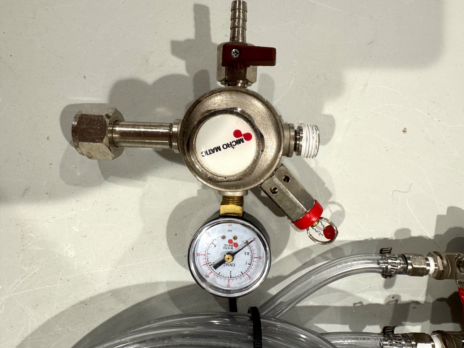 Micro Matic Beer Regulator and CO2 Distributor