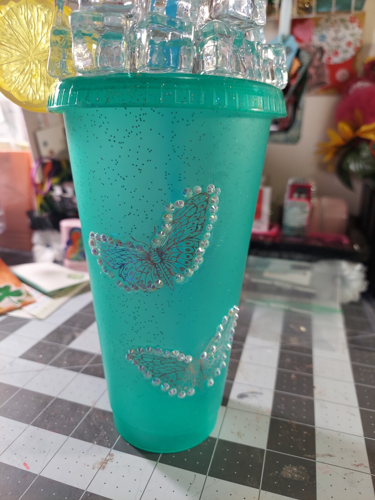 24 oz Custom plastic cups with lids