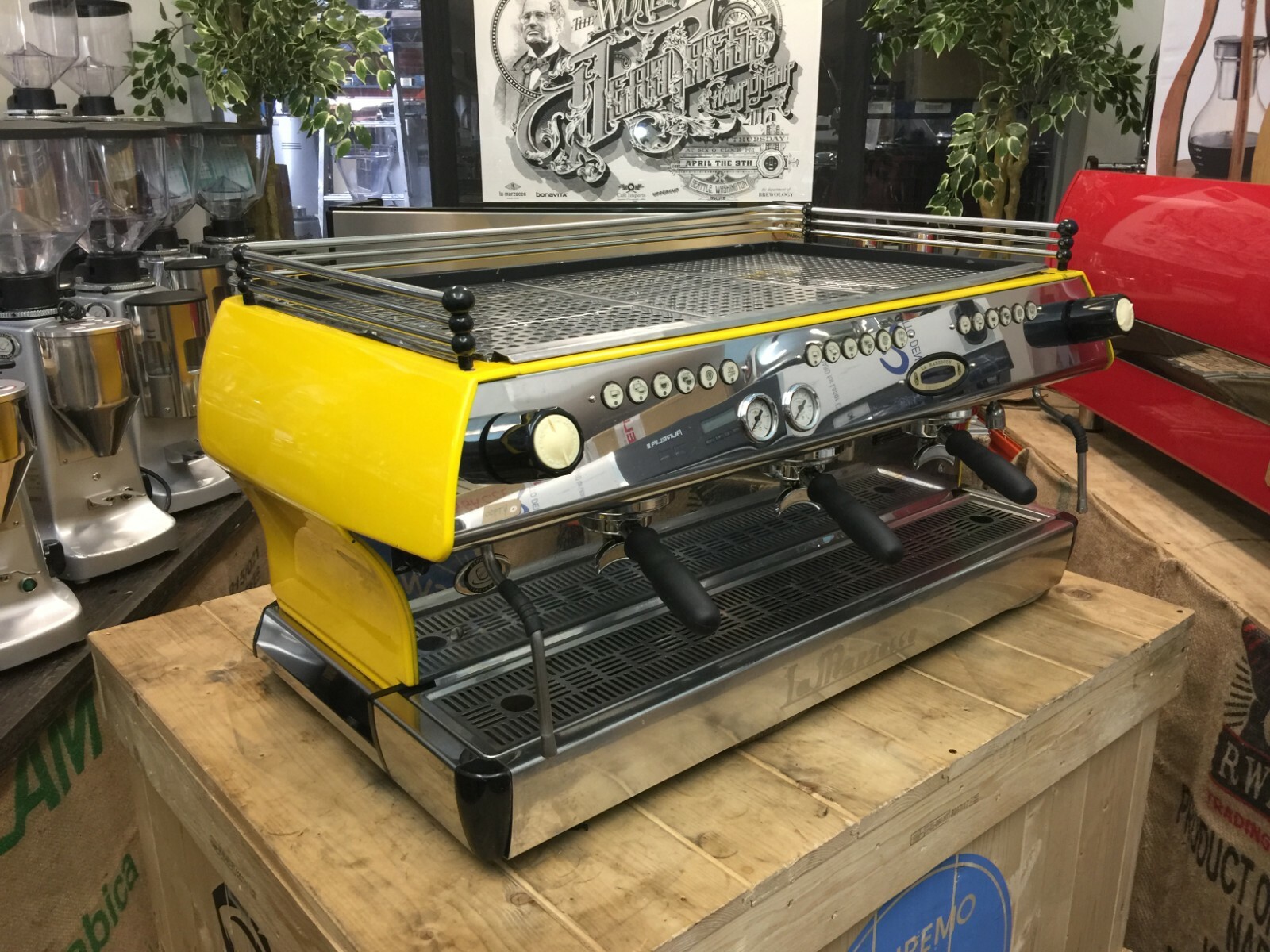 LA MARZOCCO FB80 3 GROUP YELLOW BLACK ESPRESSO COFFEE MACHINE COMMERCIAL CAFE