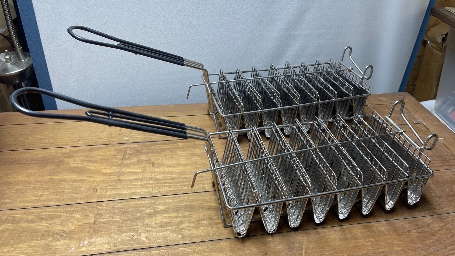 2 (NEW) Taco Fry Baskets – TableCraft 40 Nickel Plated each hold 8 Tacos