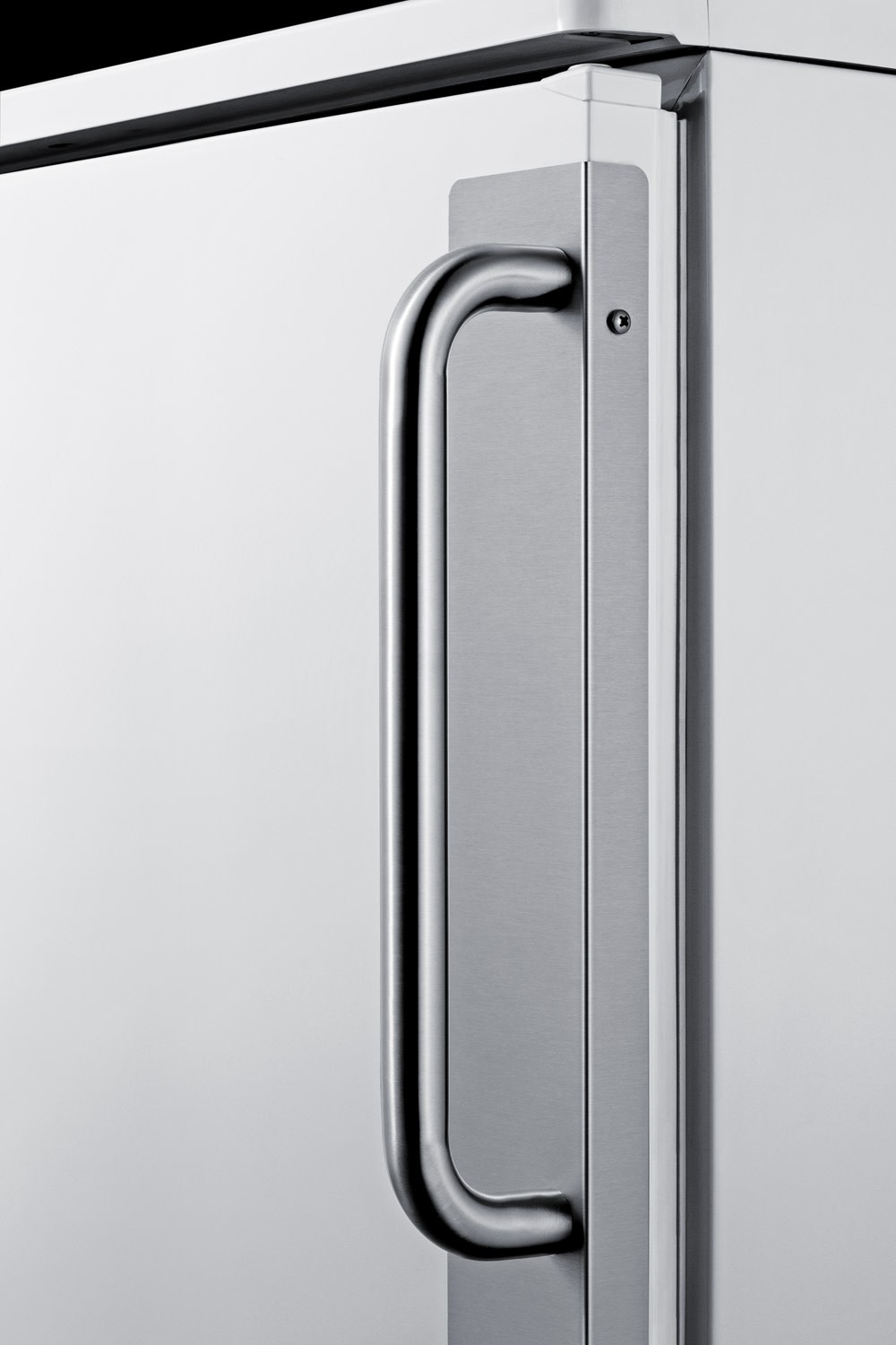 Summit FF67BZLHD 24″W 5.5 Cu. Ft. Capacity Commercial Bar Cooler – Black