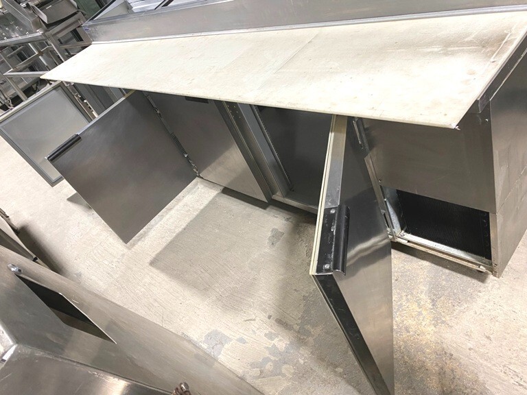Prep Table/ Beverage Air DP119 Pizza Prep Table/ 4 Doors/ 119″ New Compressor