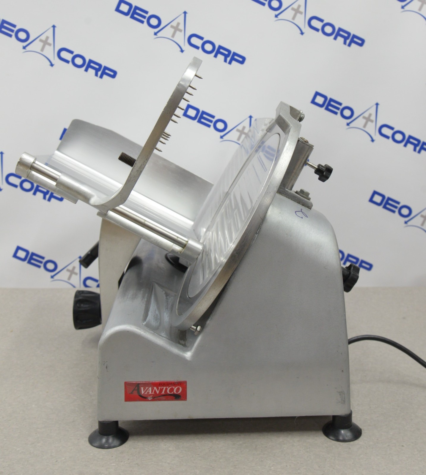 Avantco SL312 12″ Semi-Automatic Gravity Feed Meat Slicer 1/3 hp