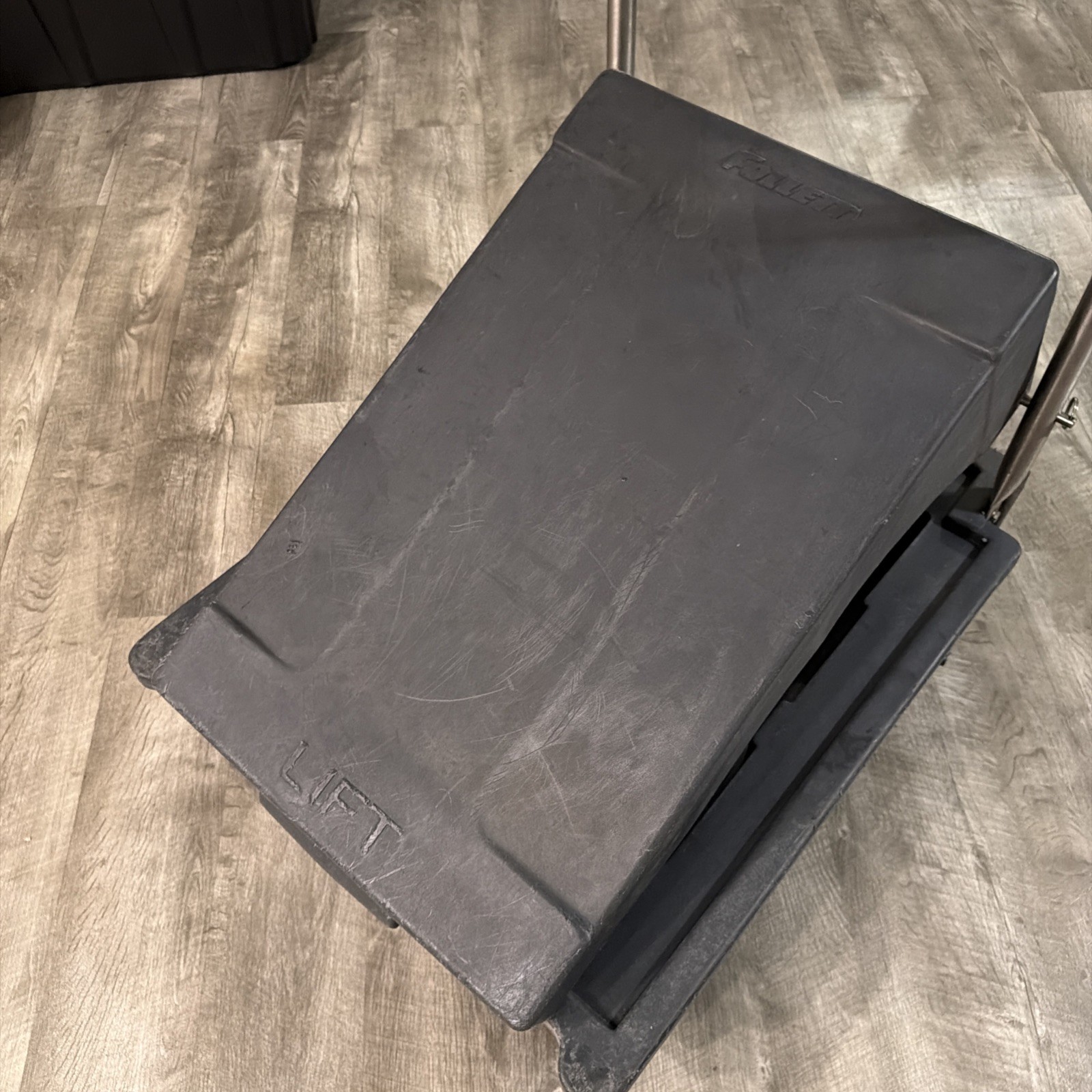 Follett 610-252-7301 smartCART 75 LBS. Ice transport cart 00112771