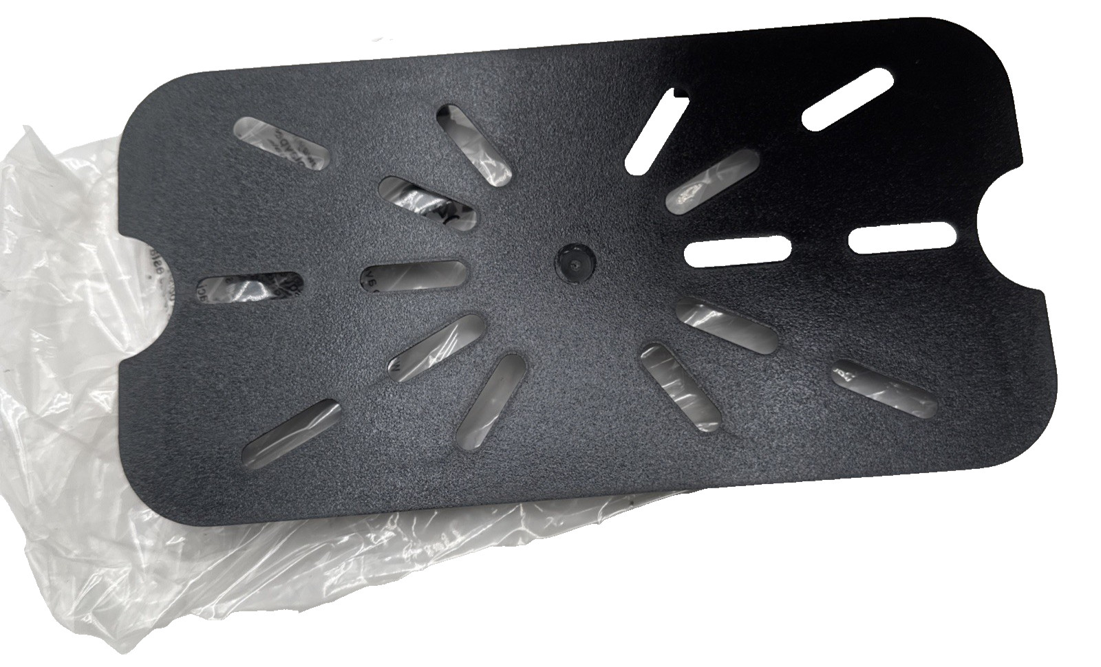 20 Pack Thunder Group PLPA7140DSBK 1/4 Size Drain Shelf Rack Insert Black NSF